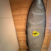 Planche de surf édition limitée Ferrari